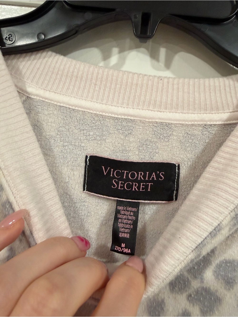 Victoria's Secret Gray Leopard Crewneck Sweater - Cream & Light Gray M - Picture 3 of 9